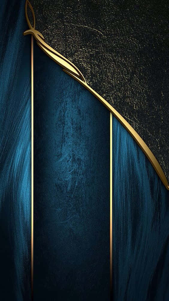 Elegant Black And Gold 桌布 壁紙 — 一個豪華的深藍色天鵝絨窗簾，帶有金色飾邊和彎曲的金色裝飾，背景是帶紋理的黑色。