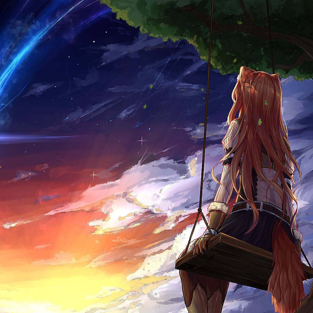 Raphtalia 桌布 壁紙 — 一個貓耳動漫女孩，長長的紅髮，坐在樹下的鞦韆上，凝視著充滿活力的日落天空，天空中有宇宙藍和火橙色的雲彩。