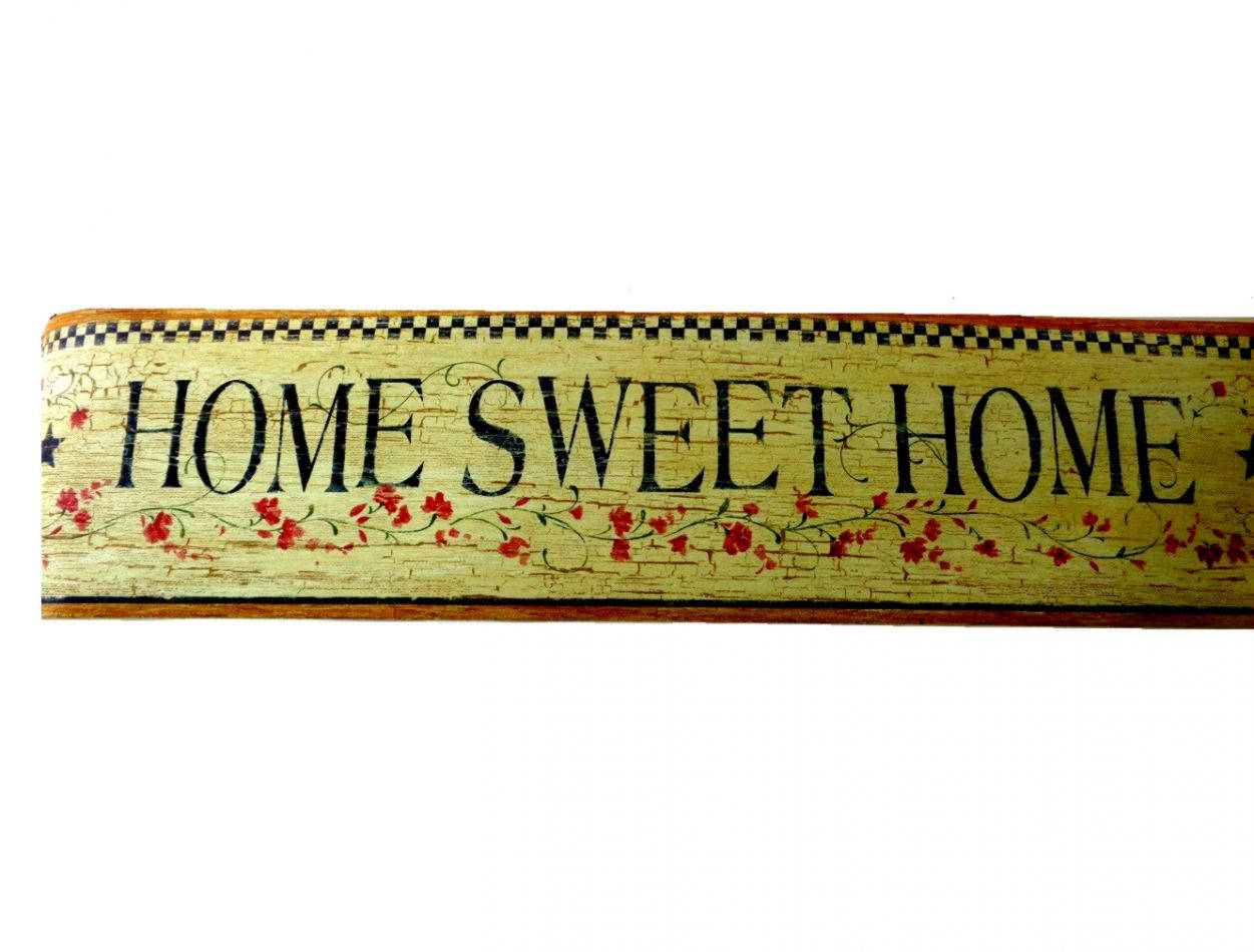 Home Sweet Home 桌布 壁紙 — 一個質樸的木牌，上面用黑色字體寫著「HOME SWEET HOME」，飾有紅色花卉藤蔓和格子邊框。