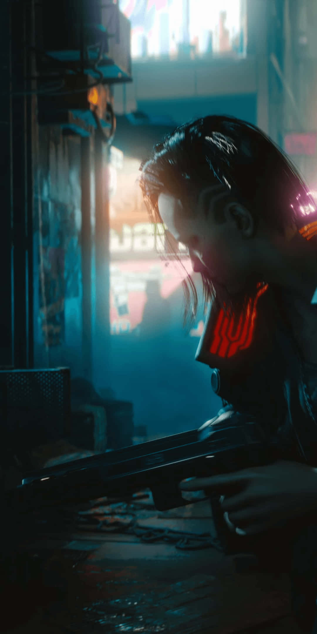 Pixel 3xl Cyberpunk 2077 桌布 壁紙 — 一個賽博龐克人物在充滿霓虹燈的小巷中，在戲劇性的藍色和橙色燈光下手持發光武器。
