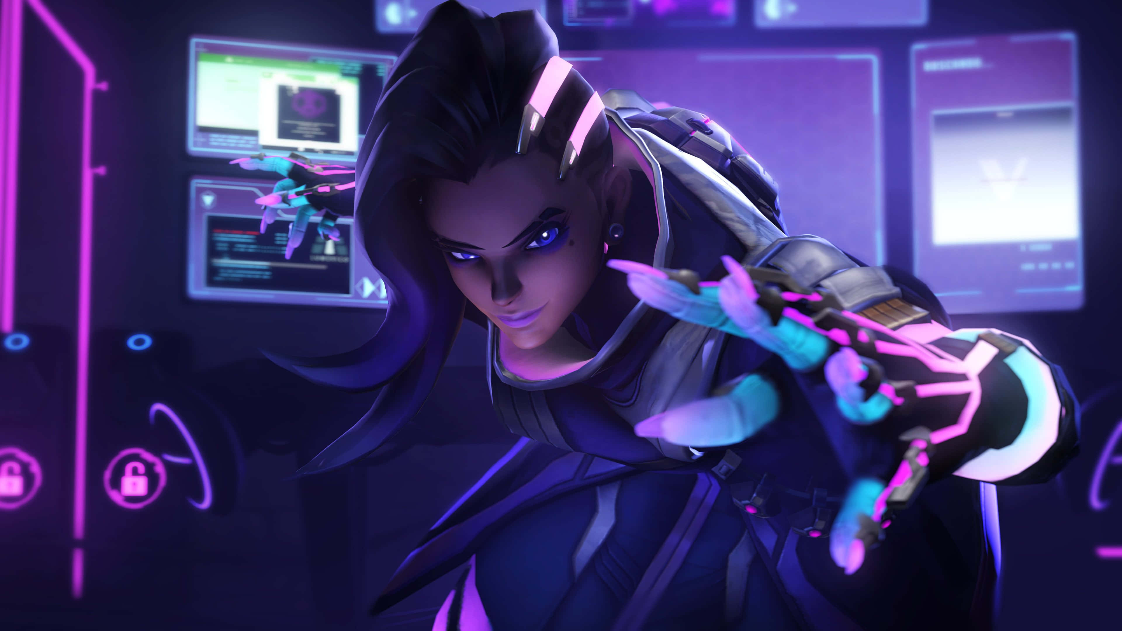 Overwatch Sombra 桌布 壁紙 — 一個賽博龐克動漫角色，擁有發光的紫色眼睛和螢光粉紅色的機械手套，在充滿紫色光線的高科技控制室中伸出手。