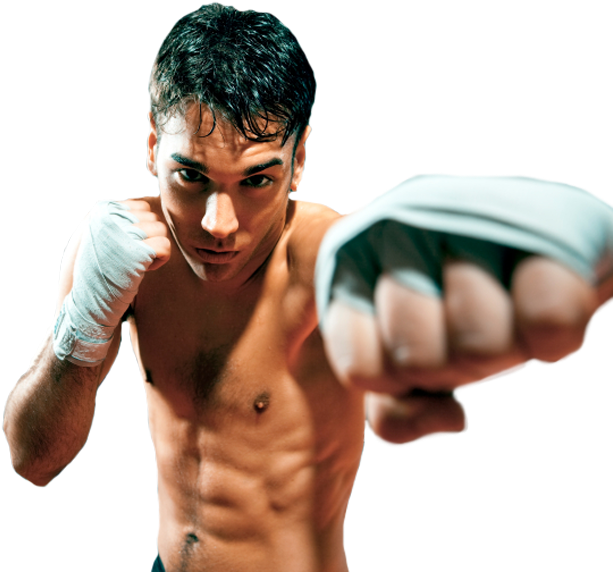 Kickboxing 桌布 壁紙 — 一個赤裸上身的男性拳擊手，纏著繃帶的拳頭，在黑色背景前凝視前方。
