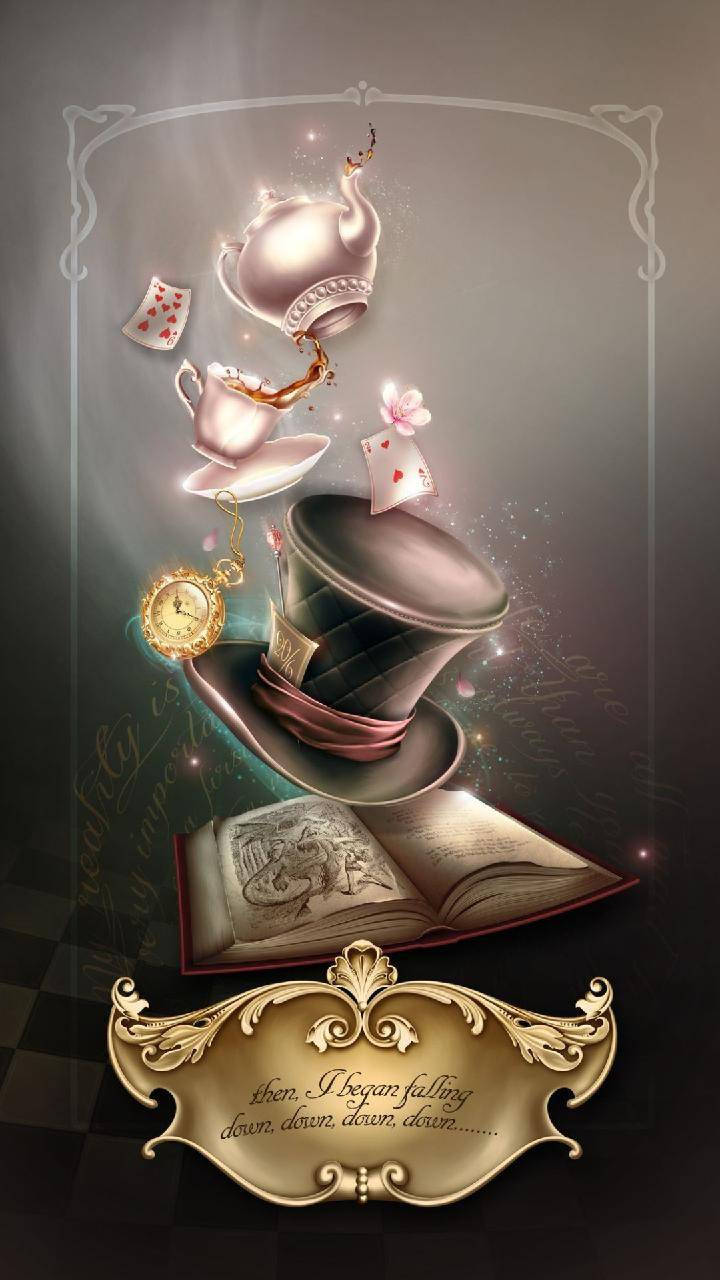 Alice In Wonderland Phone 桌布 壁紙 — 一個超現實的奇幻場景，一頂高帽、茶壺、茶杯、撲克牌和懷錶漂浮在一本打開的書本上方。