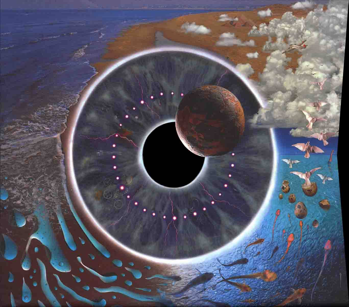 平克·弗洛伊德 桌布 壁紙 — 一個超現實的宇宙之眼主導了場景，瞳孔中漂浮著一顆行星，周圍環繞著海洋、雲朵和發光的生物。