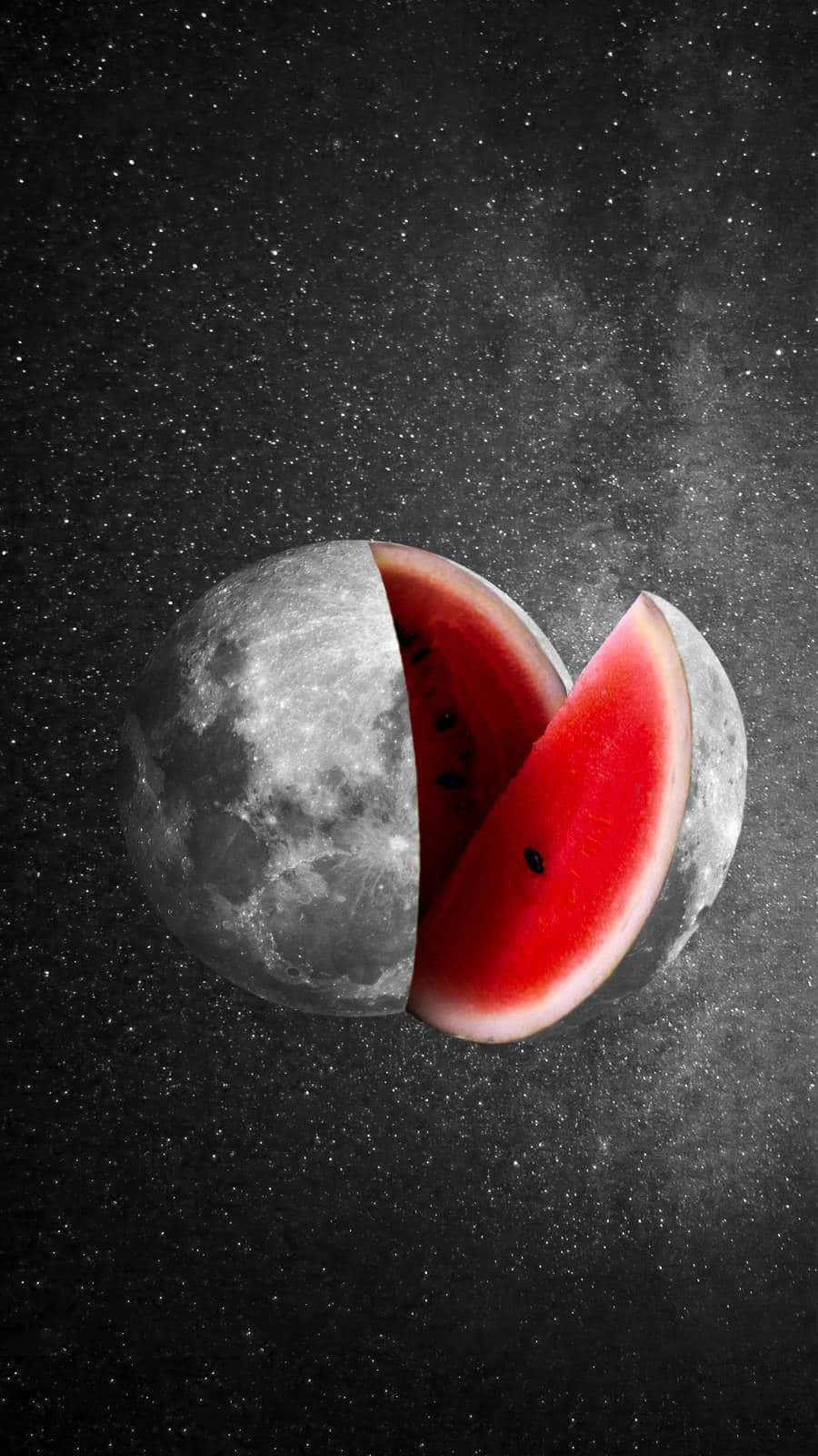 Watermelon iPhone 桌布 壁紙 — 一個超現實的宇宙場景，一片西瓜從月亮中浮現，背景是佈滿星星的黑色天空。