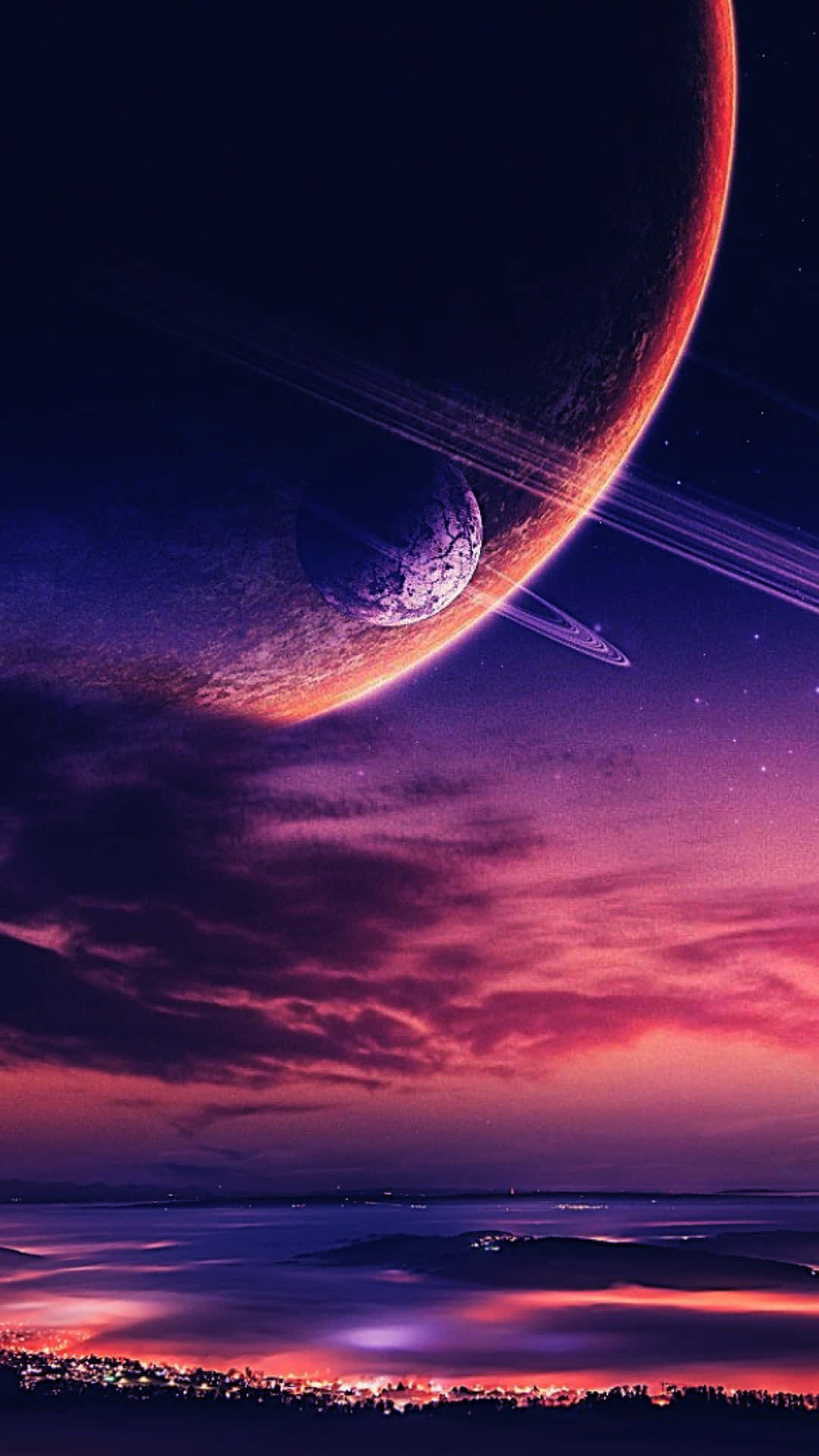 1080x1920 桌布 壁紙 — 一個超現實的宇宙場景，在暮色中，一個巨大的環狀行星在霧氣瀰漫的景觀上空發光。