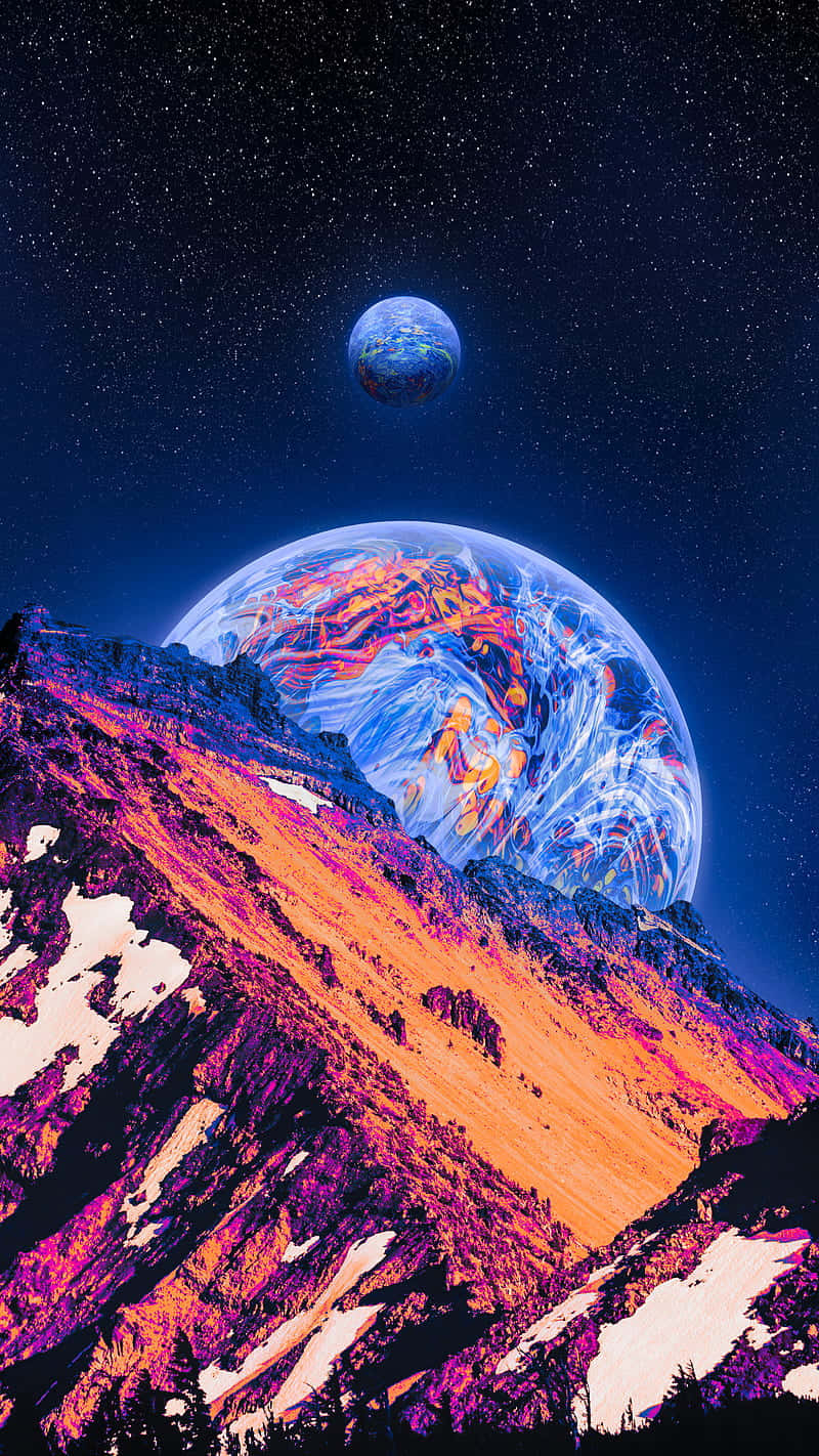太空 桌布 壁紙 — 一個超現實的山脈沐浴在霓虹色調中，在一個帶有旋轉宇宙能量和較小月亮的發光行星下升起。
