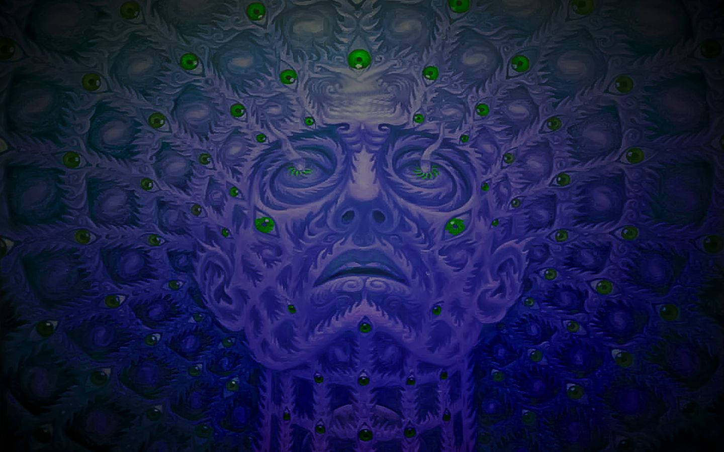 工具 桌布 壁紙 — 一個超現實的紫色面孔，帶有發光的綠色眼睛，從深色陰影中的眼睛和卷鬚的分形圖案中浮現。