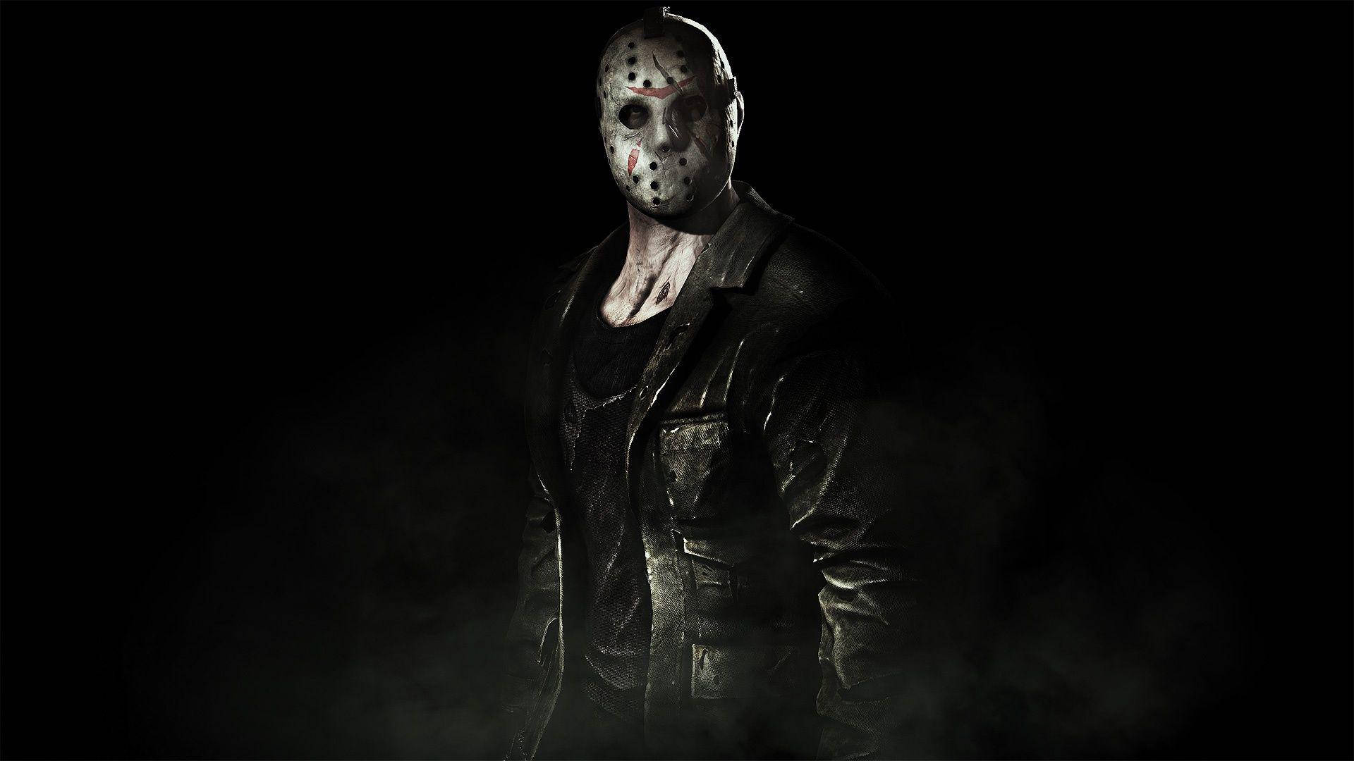 jason 桌布 壁紙 — 一個身穿沾血曲棍球面具和皮夾克的可怕人物，站在煙霧繚繞的陰暗黑暗中。