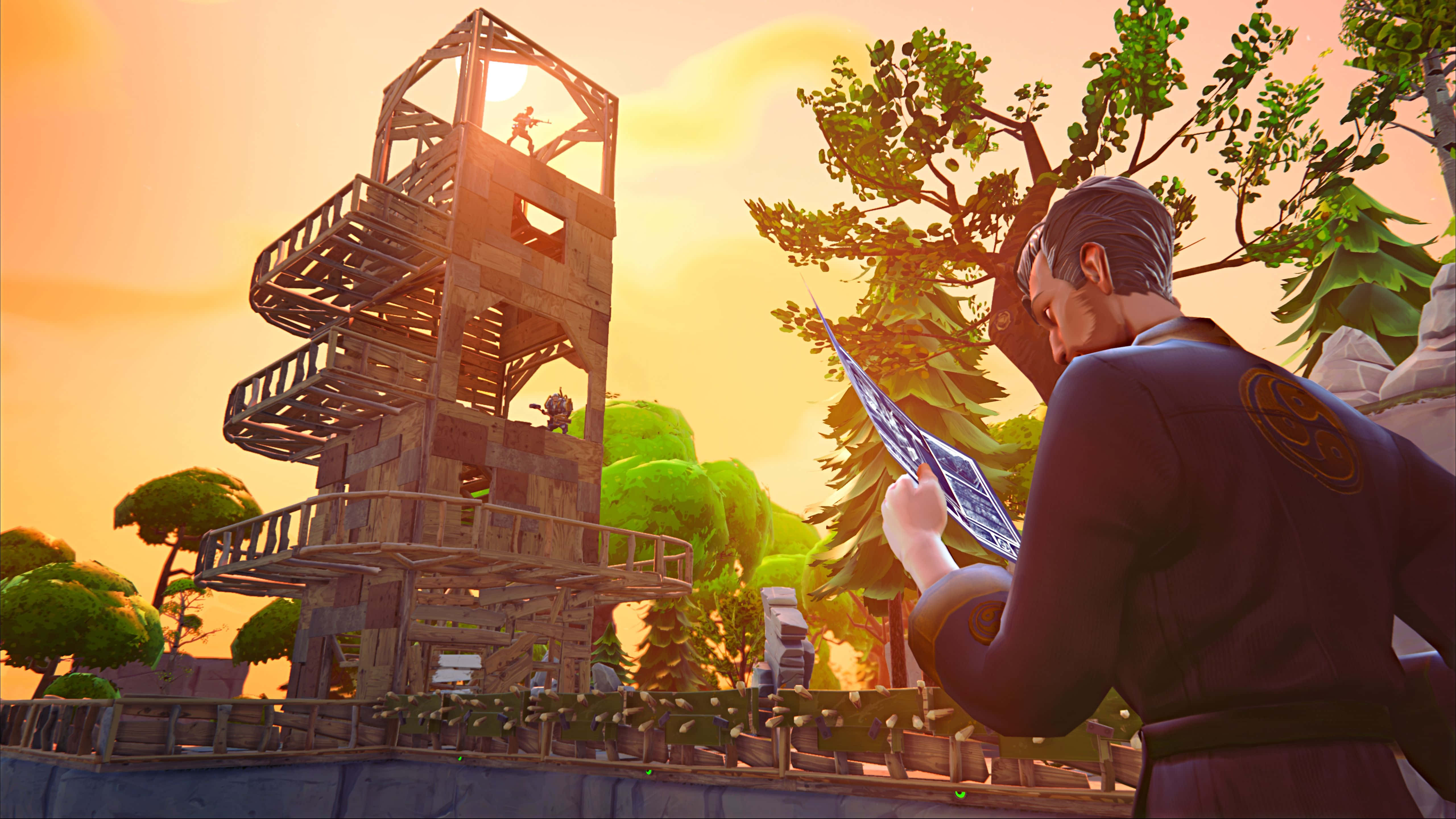 Fye No Skin Fortnite 桌布 壁紙 — 一個身穿深色外套的角色在日落時分，在一個木塔附近研究地圖，天空呈現鮮豔的橙色，樹木翠綠茂盛。