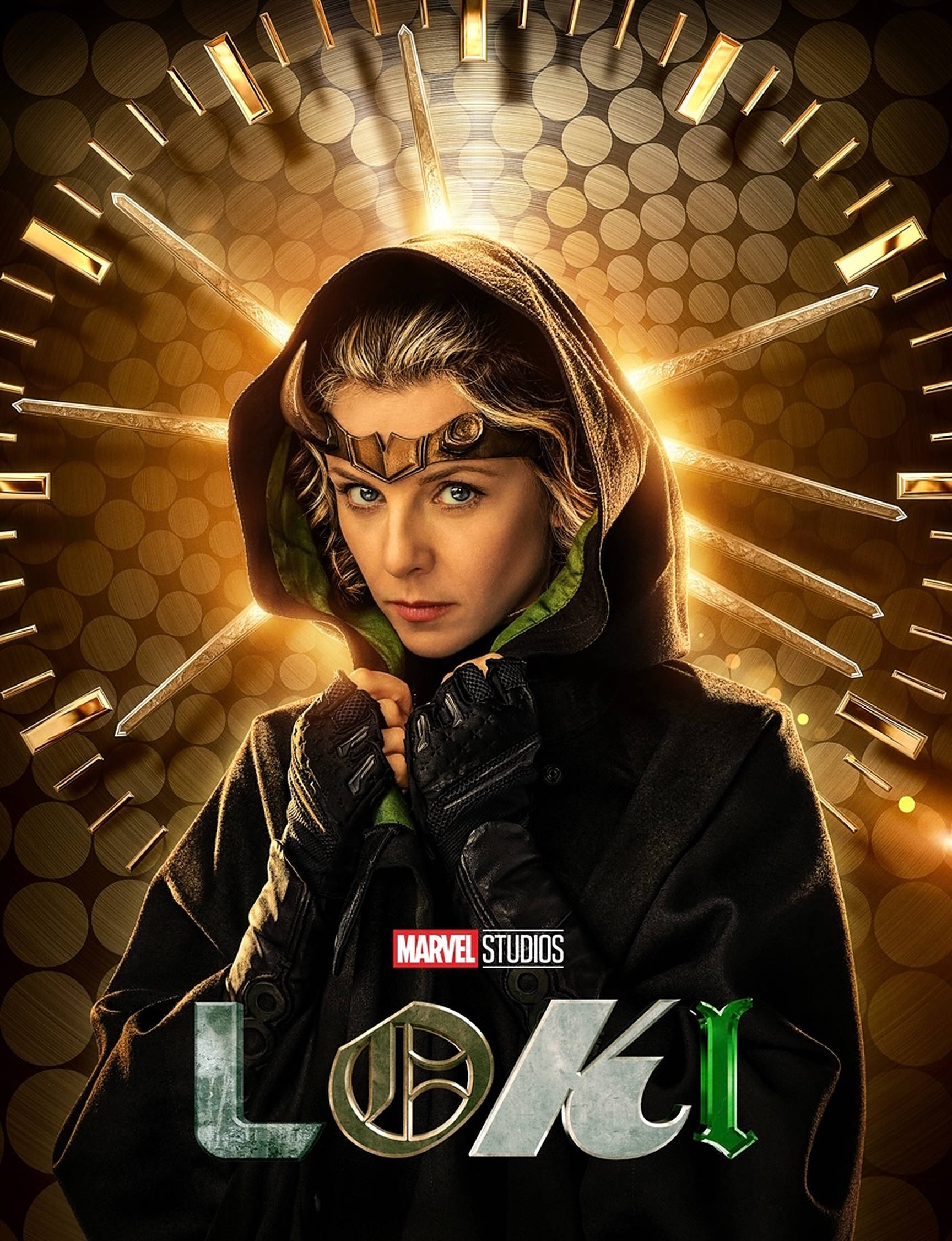 Sylvie 桌布 壁紙 — 一個身穿深色連帽斗篷的角色站在一個發光的金色鐘面之前，鐘面帶有鋒利的金屬指針。