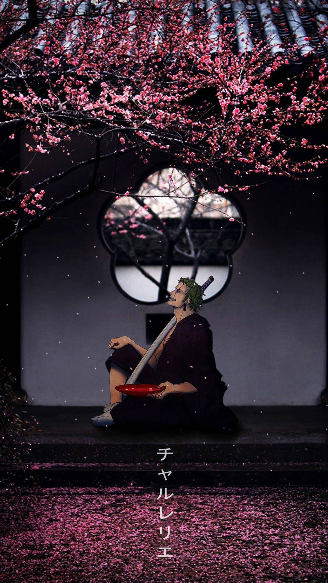 身穿深色長袍的動漫角色在夜晚坐在櫻花下拿著一個紅色碗。 — 4K 優雅動漫壁紙 壁紙