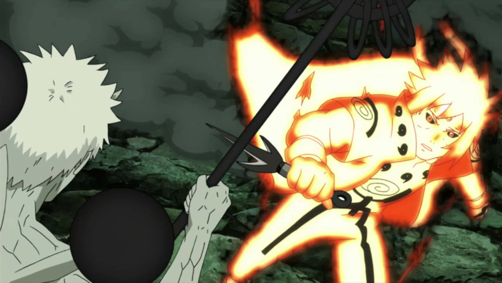 Naruto Nine Tails 桌布 壁紙 — 一個身穿火橙色衣服的動漫戰士在黑暗的岩石競技場中與一個揮舞著黑色球體的白髮對手交鋒。