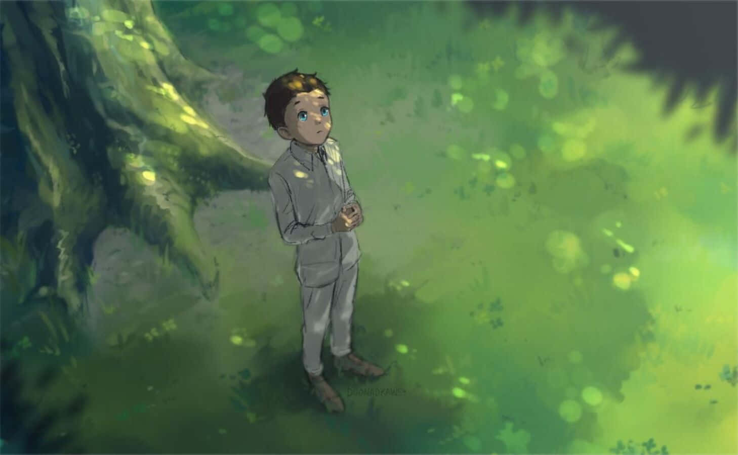 The Promised Neverland Phil 桌布 壁紙 — 一個身穿灰色衣服的小男孩站在發光的綠色森林中，周圍環繞著柔和的散景燈光和長滿苔蘚的樹木。