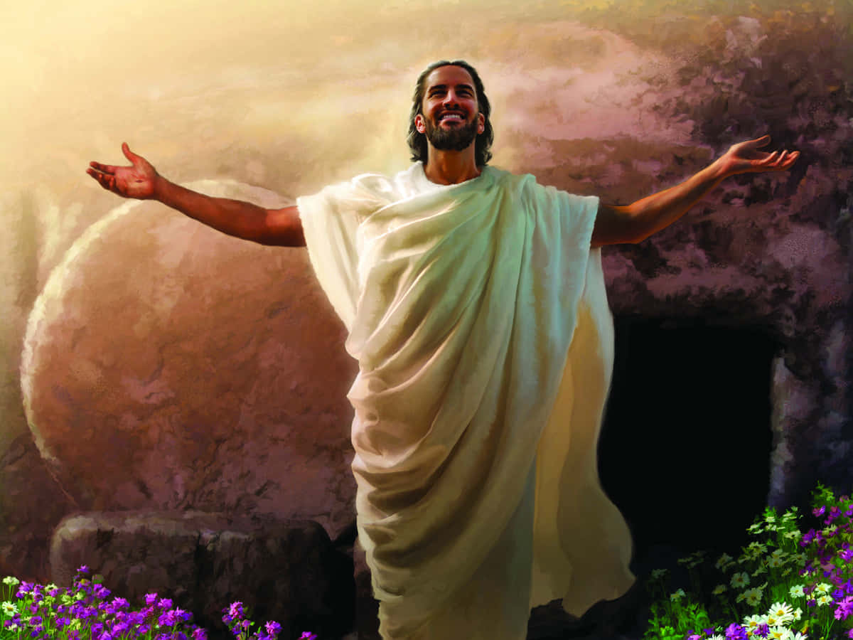 Resurrection 桌布 壁紙 — 一個身穿白袍、光芒四射的人物在石墓入口前張開雙臂，周圍盛開著紫色和白色的花朵，沐浴在溫暖的金色光芒中。