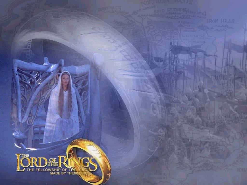 Lotr 桌布 壁紙 — 一個身穿白袍的寧靜身影站在發光的拱門中，背後有一個巨大的戒指隱現，並疊加了一張褪色的中土世界地圖。