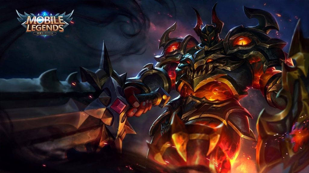 mobile legends logo 桌布 壁紙 — 一個身穿盔甲、眼神兇惡的惡魔戰士，雙眼發出紅光，在黑暗暴風雨的背景下揮舞著帶刺的武器。
