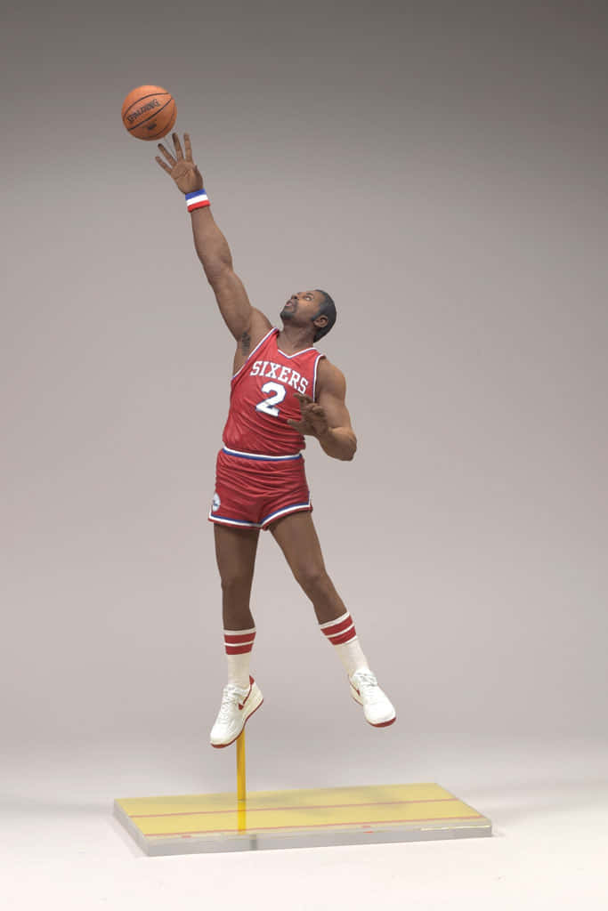 figure 桌布 壁紙 — 一個身穿紅色Sixers球衣的籃球運動員精細人偶，在半空中投籃，背景為純灰色。