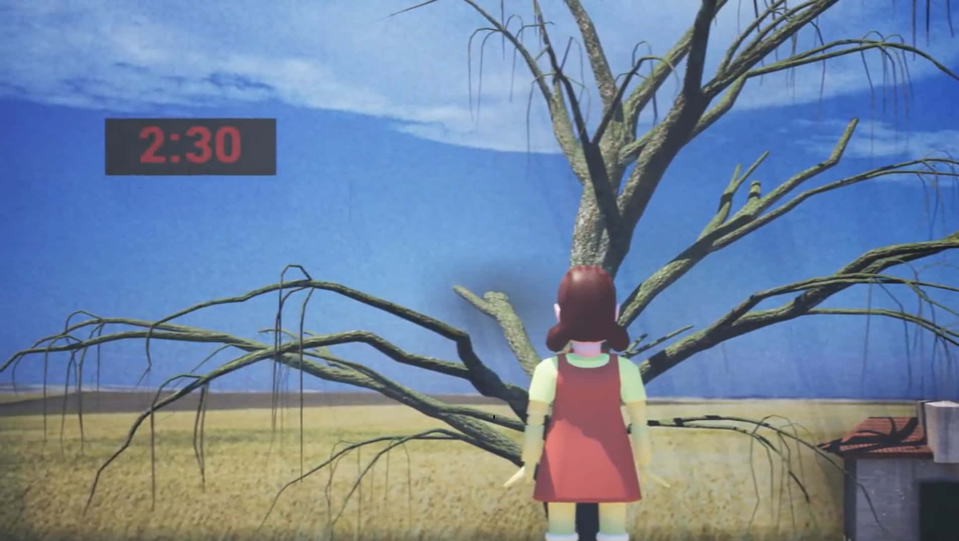 Squid Game 桌布 壁紙 — 一個身穿紅色連衣裙的像素藝術女孩站在藍天下貧瘠田野中的一棵光禿禿的樹下，一個數字時鐘顯示2:30。