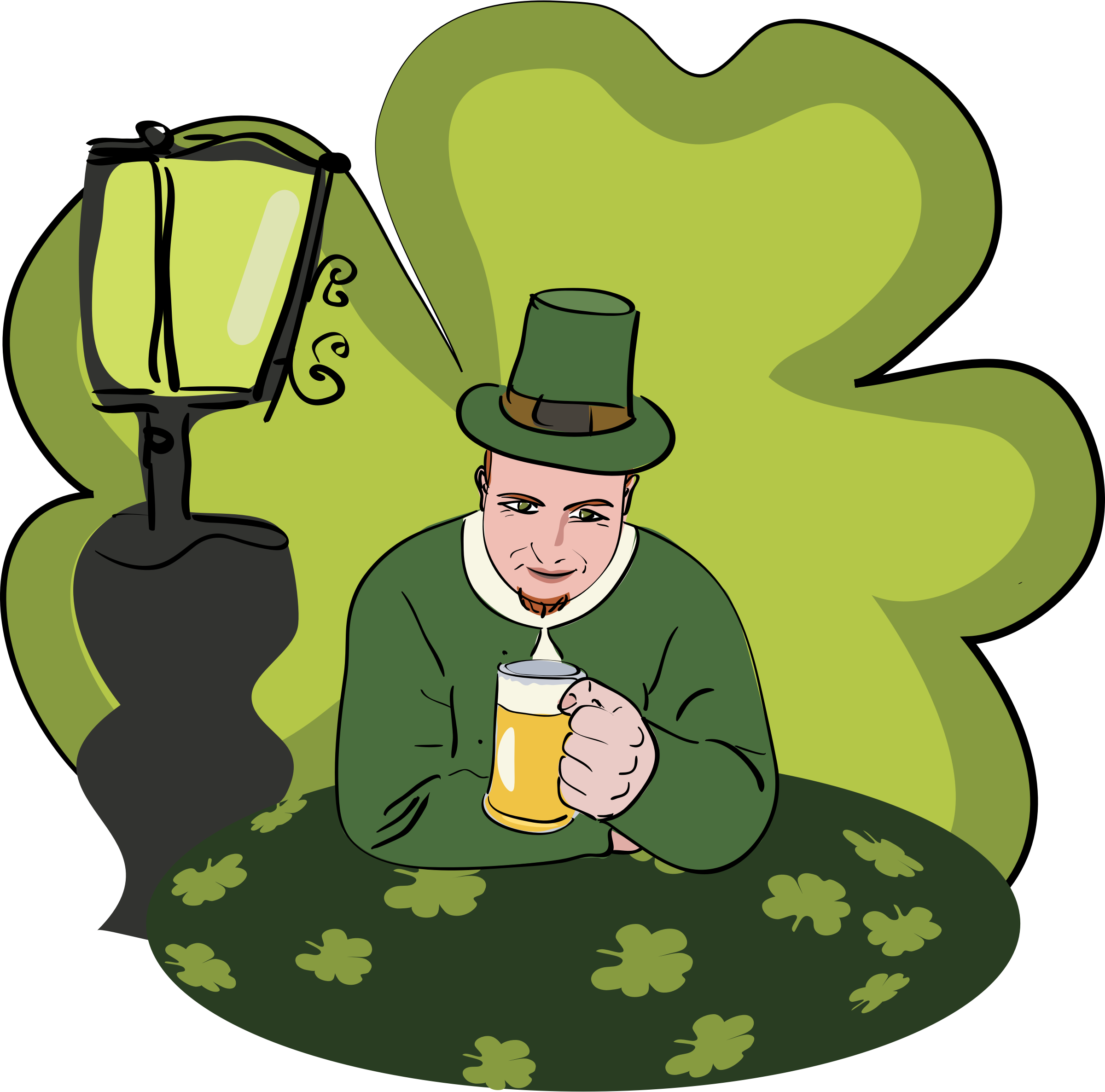 Saint Patricks Day 桌布 壁紙 — 一個身穿綠色服裝的快樂小妖精，在帶有三葉草圖案的苜蓿燈罩下喝啤酒。