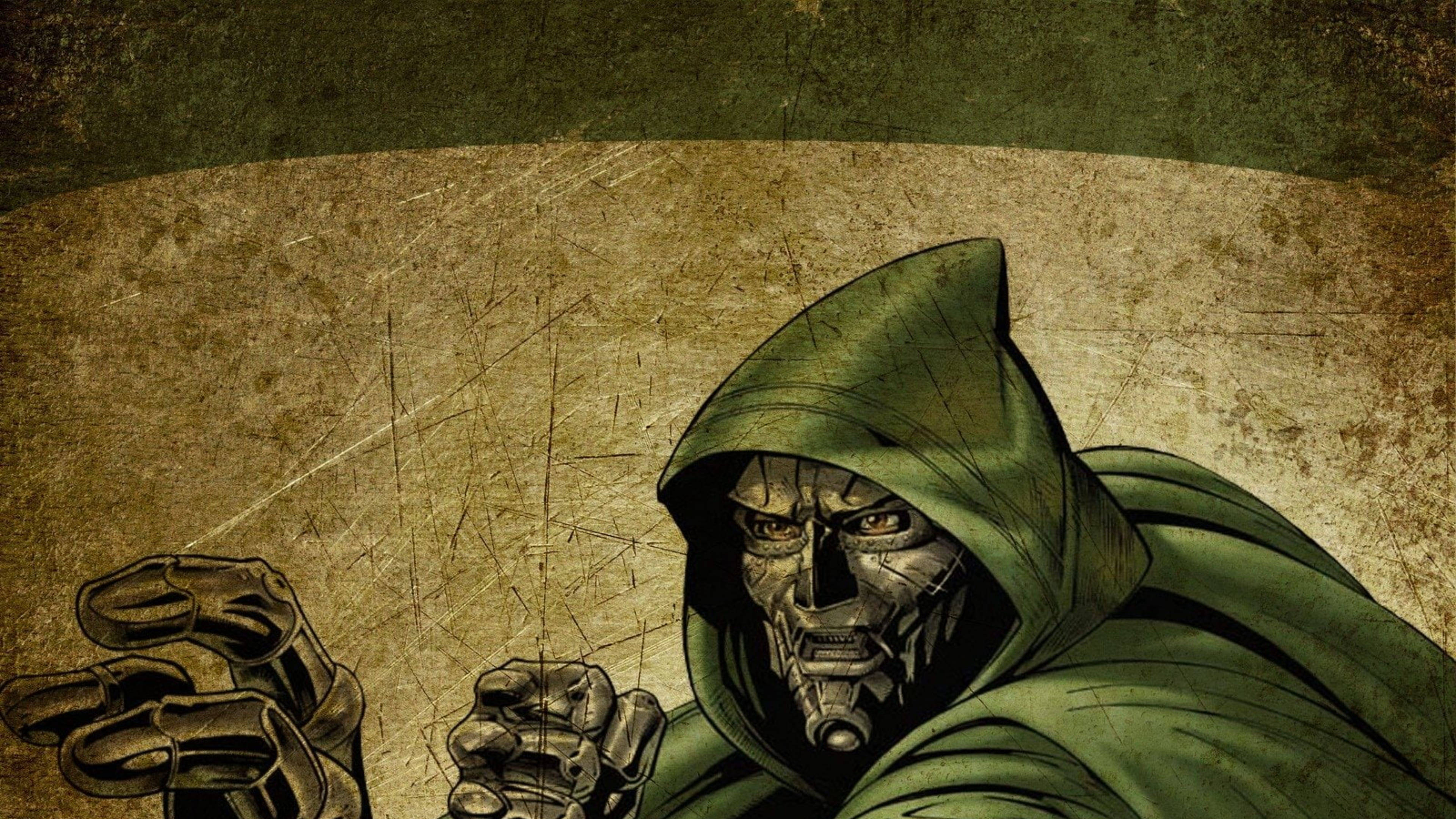 Doctor Doom 桌布 壁紙 — 一個身穿綠色長袍、面容如骷髏、機械手的邪惡反派，在風化的羊皮紙背景上若隱若現。