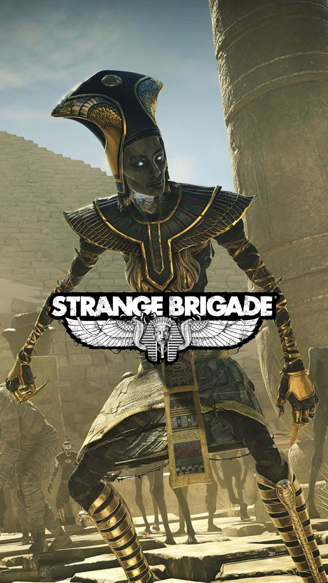 Android Strange Brigade 桌布 壁紙 — 一個身穿華麗金色盔甲的威嚴埃及戰士，在陽光普照的古老神廟廢墟中站崗。