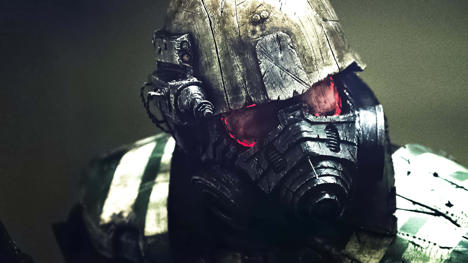 Fallout Nv 桌布 壁紙 — 一個身穿重甲、雙眼發出紅光、頭戴破舊頭盔的士兵在昏暗燈光下的特寫。