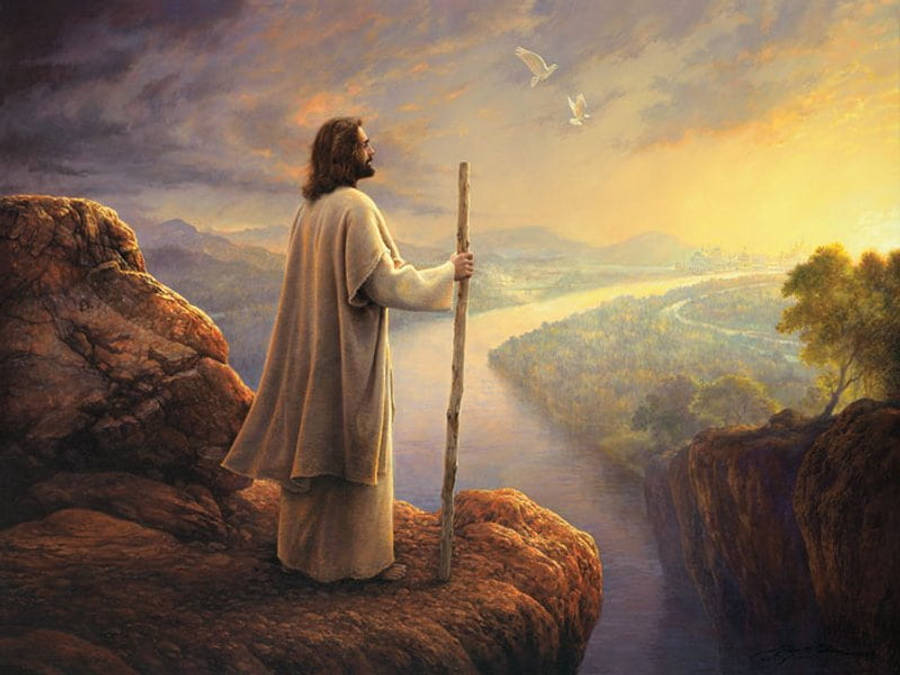 Jesus Aesthetic 桌布 壁紙 — 一個身穿長袍的人物站在懸崖上，俯瞰蜿蜒的河流，鳥兒在金色時刻在上空飛翔。
