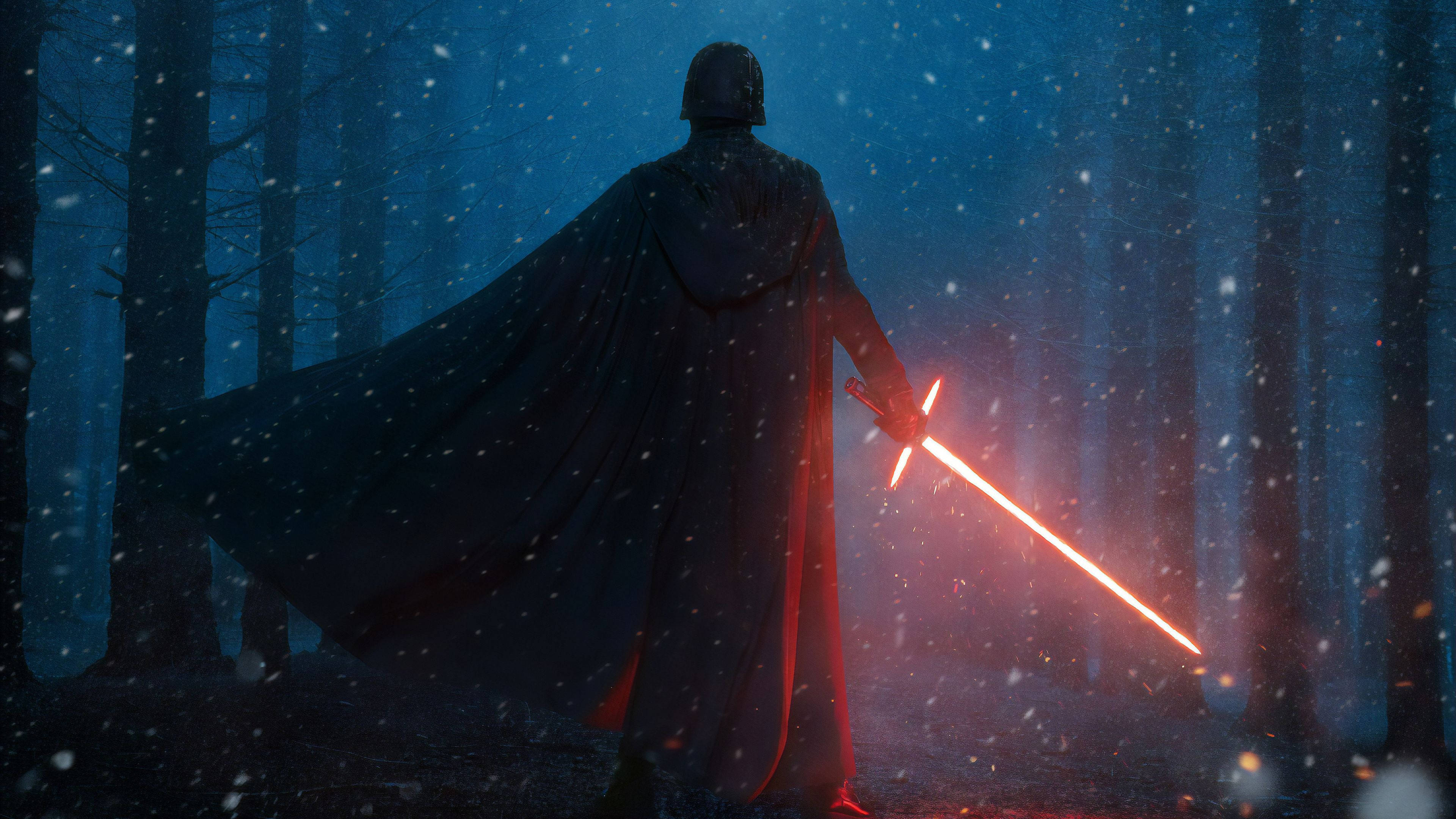 Kylo Ren 桌布 壁紙 — 一個身穿飄逸斗篷的黑暗身影，在夜晚的雪地森林中手持發光的紅色光劍。