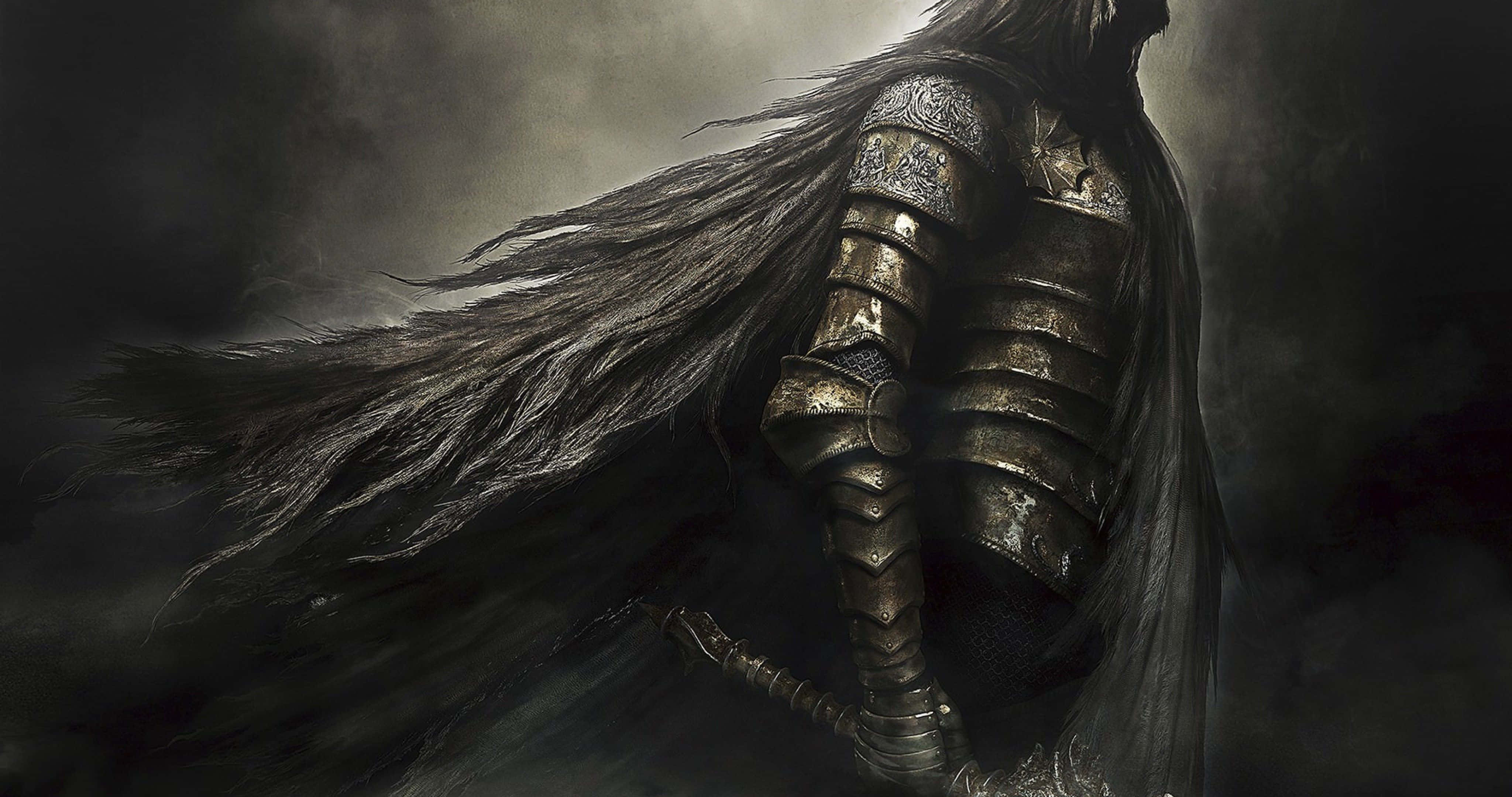 Dark Gaming 桌布 壁紙 — 一個身穿黑色盔甲的騎士，披著飄逸的黑色斗篷，在風暴天空的襯托下形成剪影，呈現出陰鬱的奇幻場景。