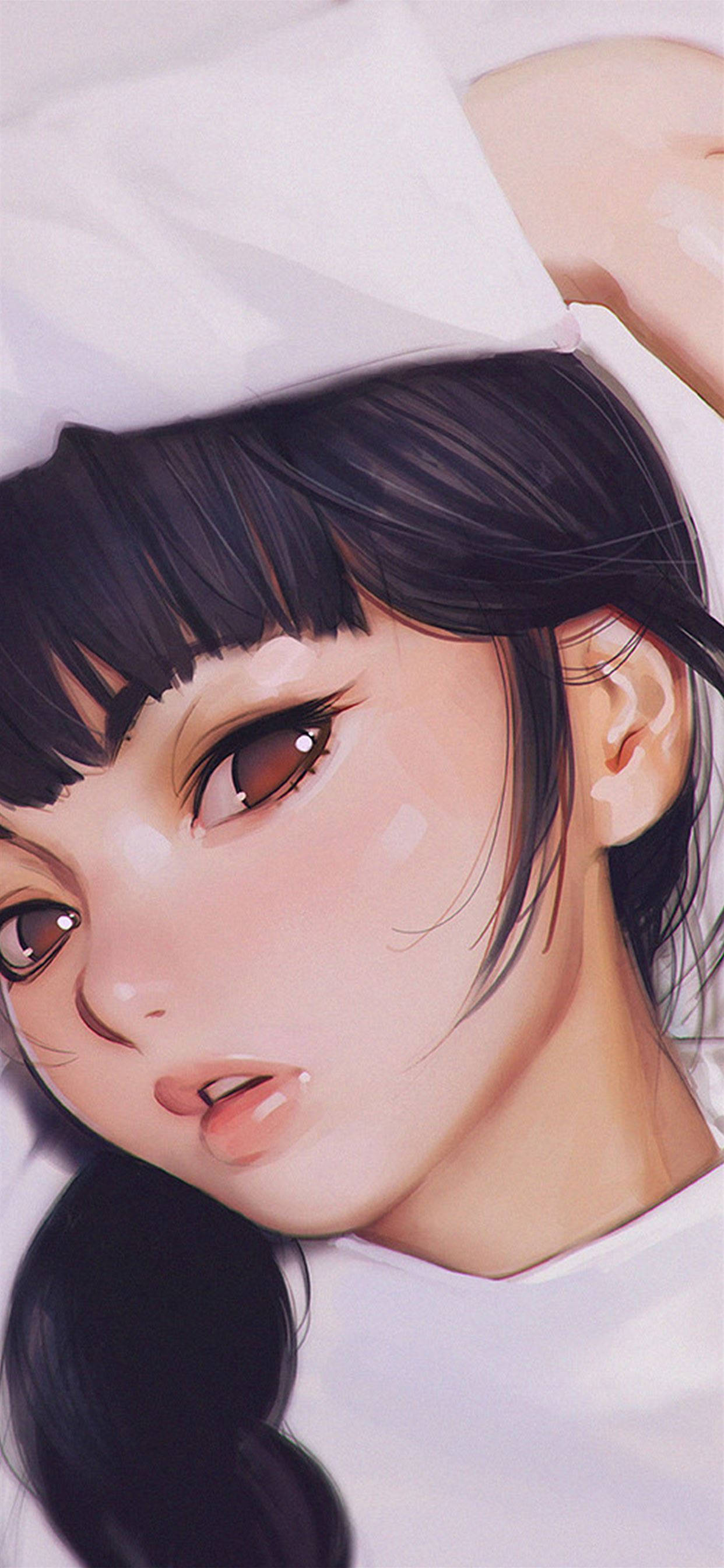 美女 桌布 壁紙 — 一個近距離動漫女孩，深色頭髮和棕色眼睛，穿著白色襯衫，頭靠在白色枕頭上。