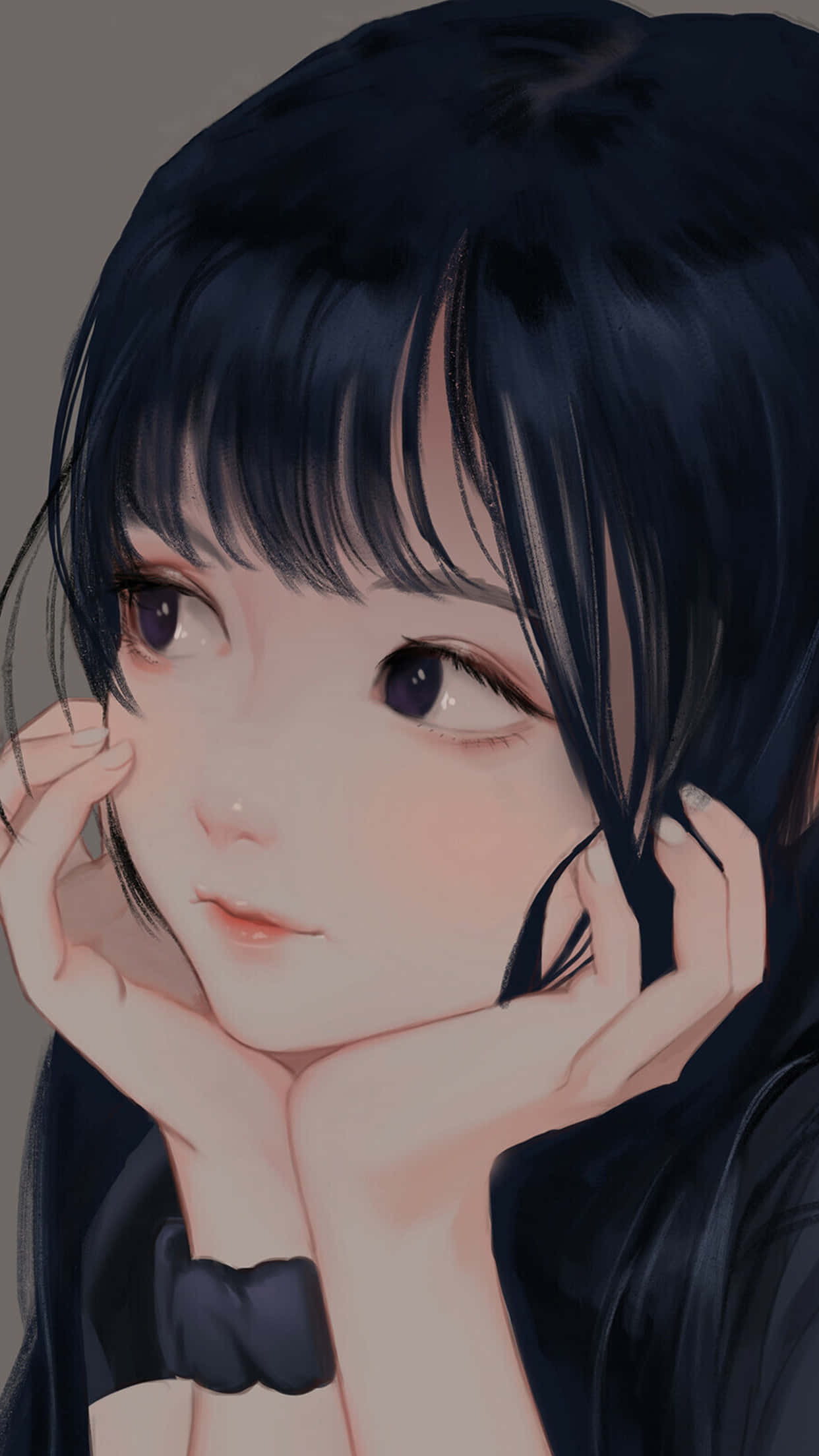 動漫女孩 桌布 壁紙 — 一個近距離的動漫女孩，深色頭髮，臉頰微微泛紅，輕輕將下巴托在手上，背景是柔和的灰色。