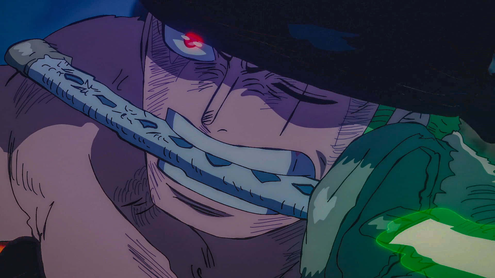 zoro wallpaper 壁紙 — 一個近距離的動漫角色，有一隻紅色的眼睛和一把劍在嘴裡，穿著綠色斗篷，在黑暗的燈光下。