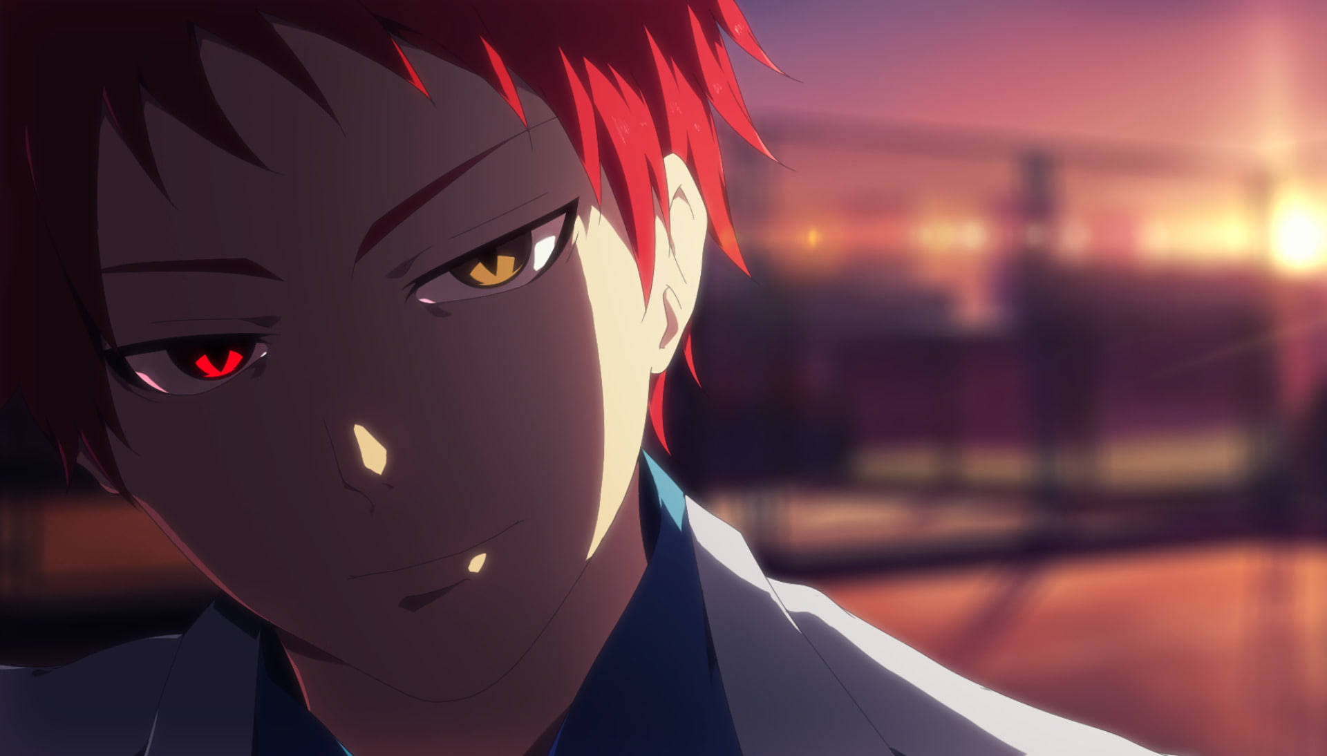 Kuroko No Basket 桌布 壁紙 — 一個近距離的動漫角色，紅髮，眼睛異色，一紅一金，在溫暖的日落背景下凝視著。