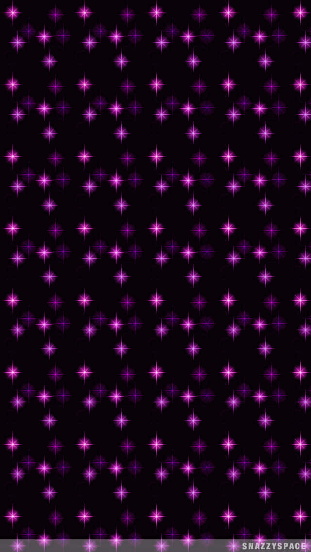Purple Star 桌布 壁紙 — 一個迷人的圖案，發光的紫色星爆均勻地散佈在深黑色背景上。