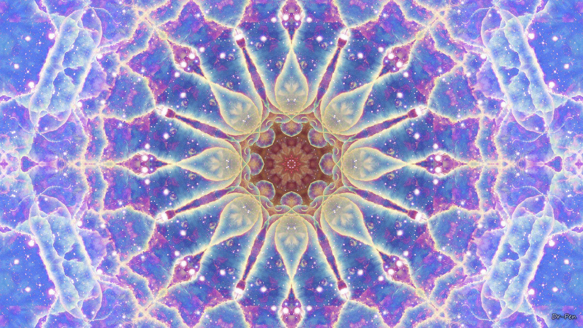 曼陀羅 桌布 壁紙 — 一個迷人的對稱碎形圖案從中央的星爆中散發出來，帶有發光的藍色、紫色和金色色調，背景是宇宙星場。