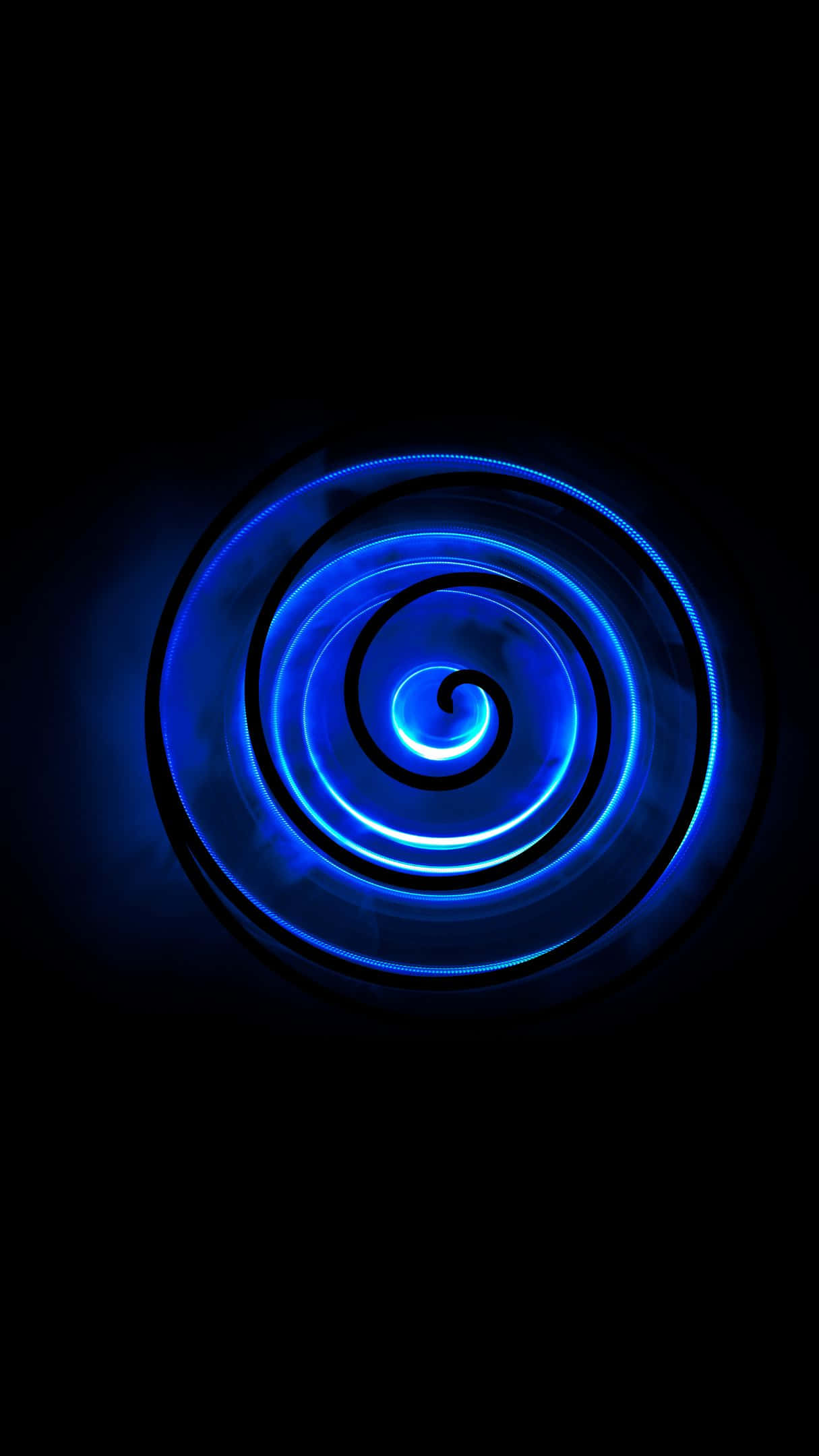 Blue Swirl 桌布 壁紙 — 一個迷人的藍色螺旋光脈衝，在漆黑的虛空中創造出催眠般的漩渦效果。