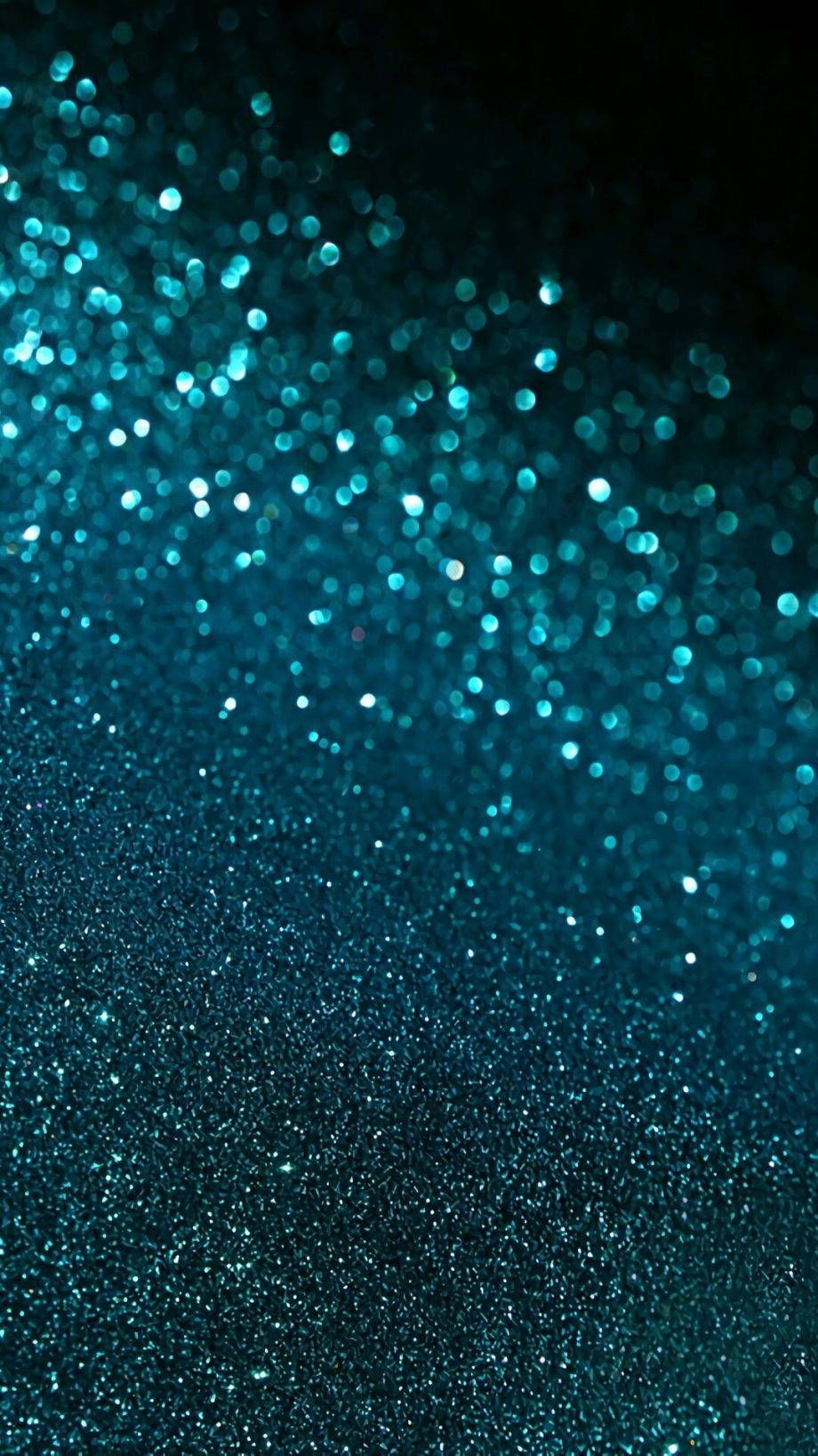 Sparkle 桌布 壁紙 — 一個迷人的青綠色亮粉粒子場，在黑暗背景上柔和發光。