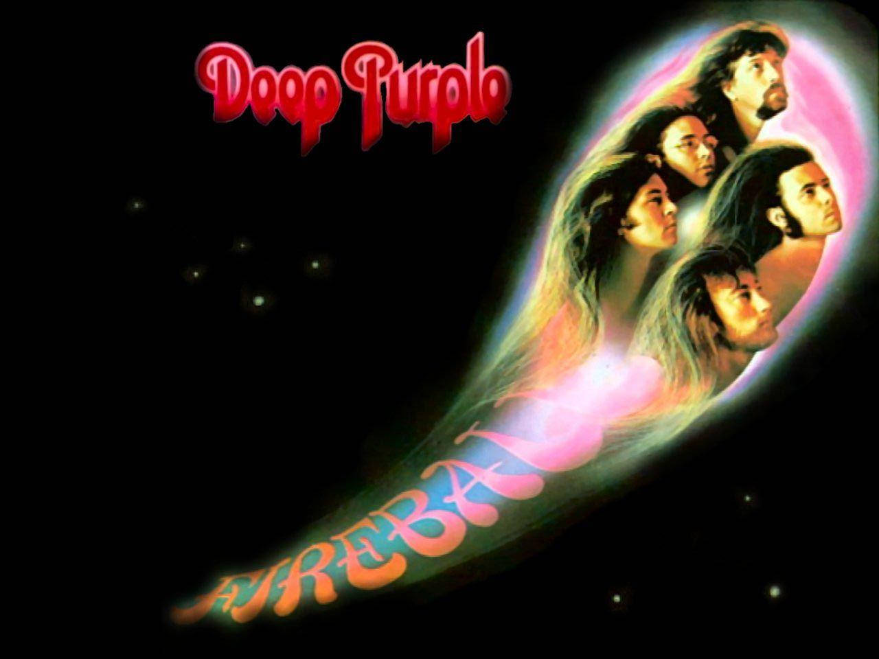 deep purple 桌布 壁紙 — 一個迷幻樂隊標誌，五個長髮男子在發光的彩虹隧道中，背景為黑色，有漂浮的星星。