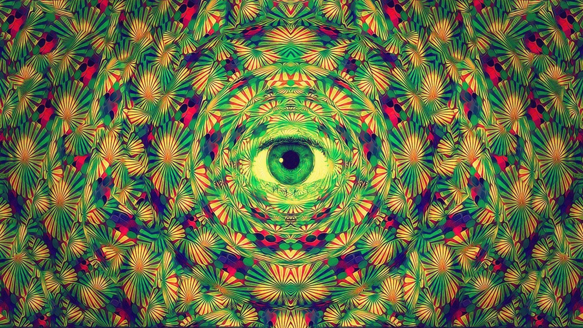 dye 桌布 壁紙 — 一個迷幻的萬花筒，由綠色、黃色和紅色的扇形圖案匯聚成中央發光的綠色眼睛。