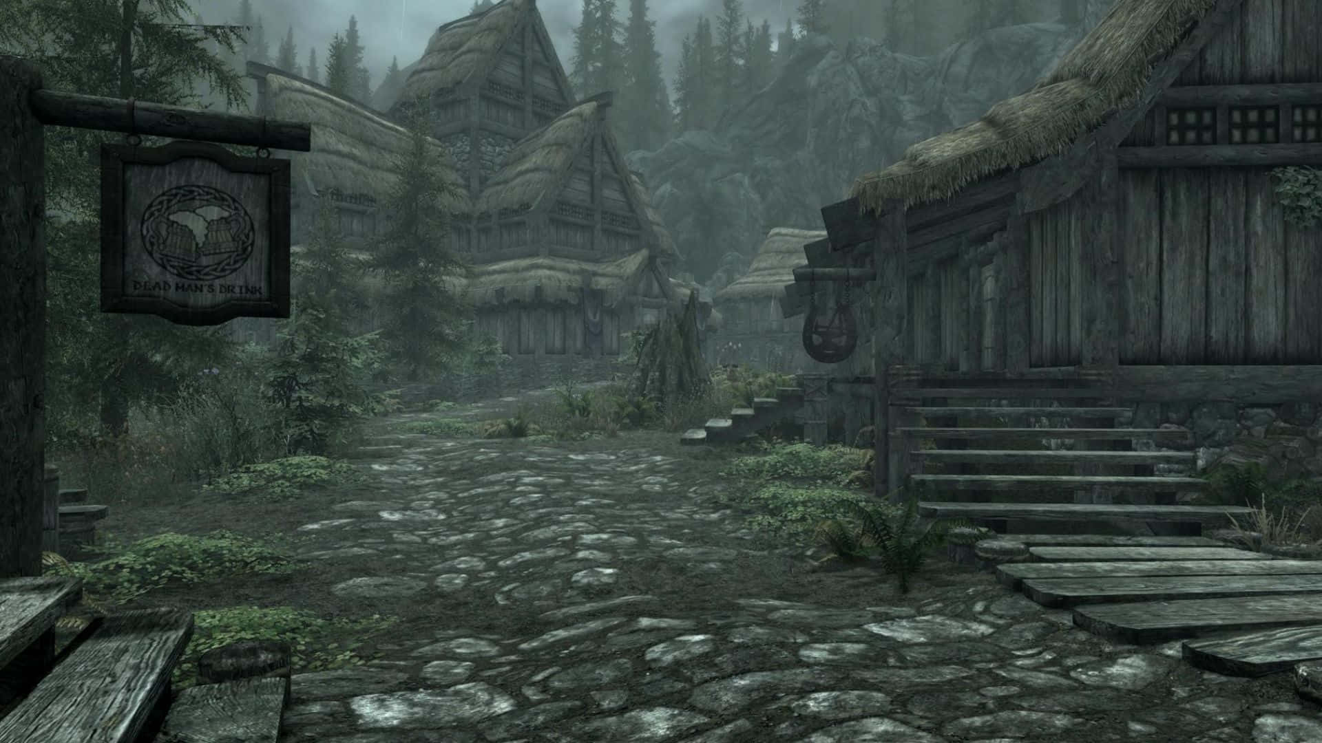 Skyrim Falkreath 桌布 壁紙 — 一個迷霧中的中世紀村莊，茅草屋頂小屋和石徑隱藏在茂密的森林中。
