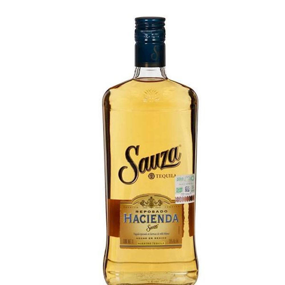 alcohol 桌布 壁紙 — 一個透明玻璃瓶的 Sauza Hacienda Reposado 龍舌蘭酒，裝有金色液體和藍色瓶蓋，背景為白色。