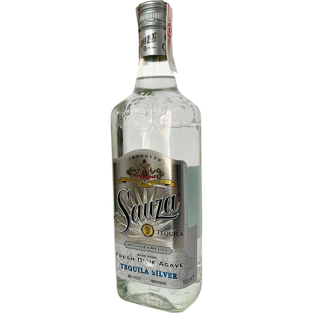 高清 桌布 壁紙 — 一個透明玻璃瓶的 Sauza Tequila Silver 孤立地立在純白色背景上，帶有銀色和藍色標籤。
