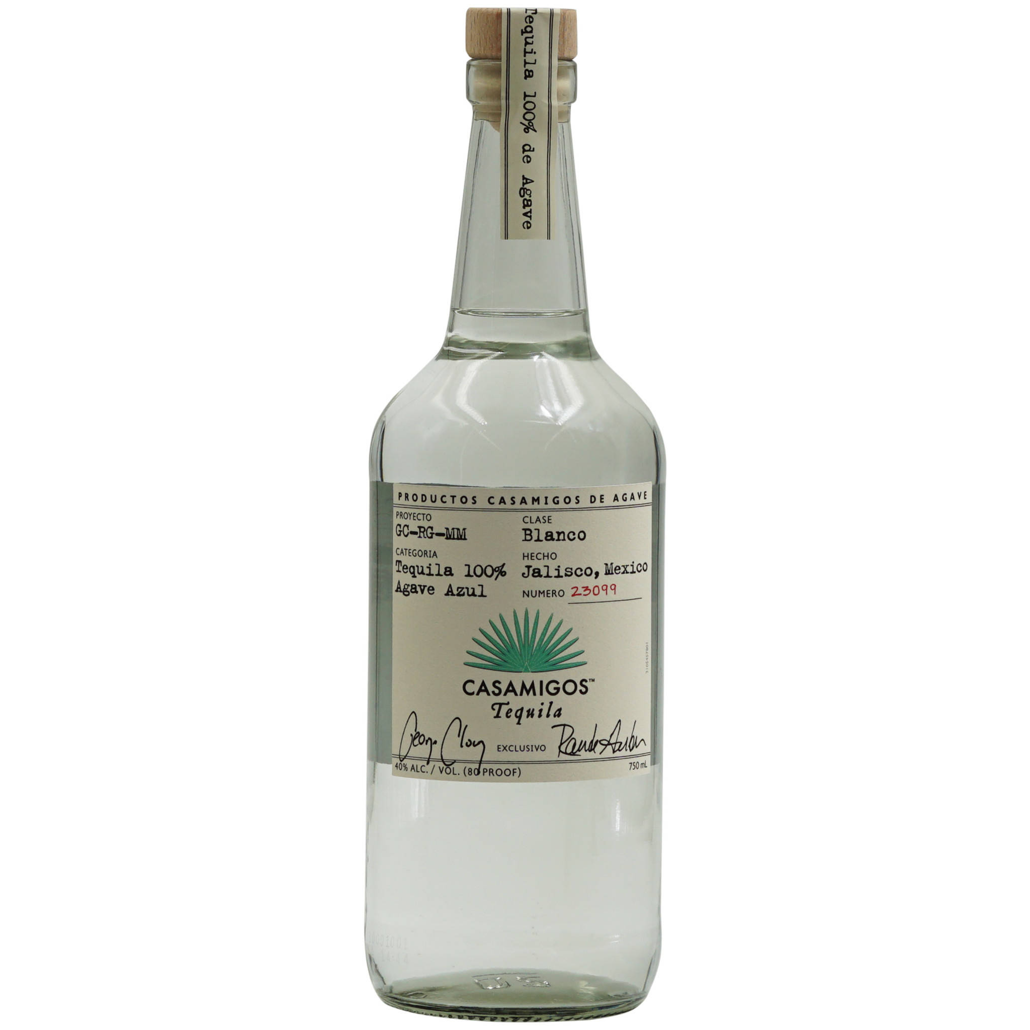 bottle 桌布 壁紙 — 一個透明玻璃瓶的Casamigos Blanco龍舌蘭酒，配有木塞和詳細標籤，背景為白色。