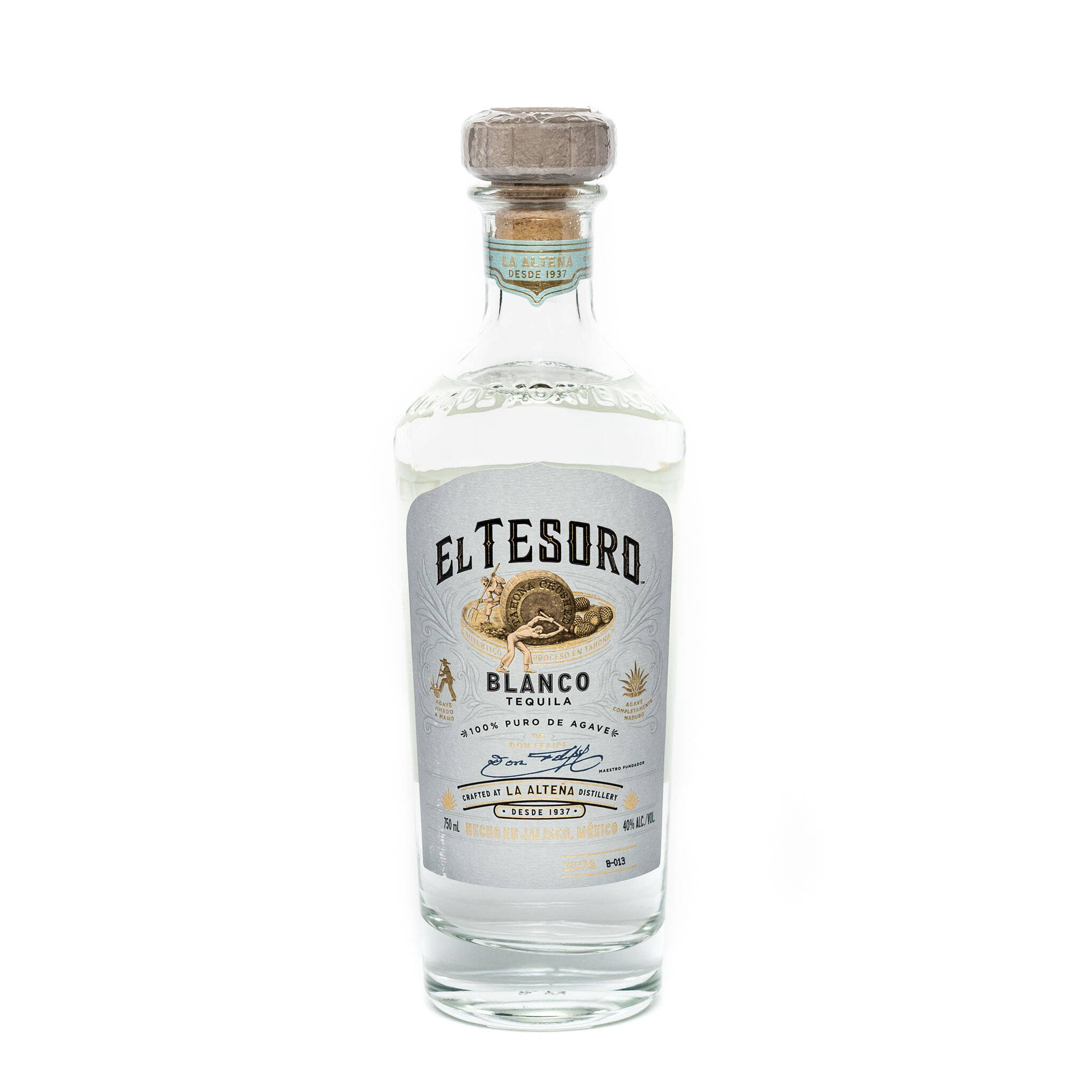 bottle 桌布 壁紙 — 一個透明玻璃瓶的El Tesoro Blanco龍舌蘭酒，帶有銀色標籤和軟木塞，背景為白色。