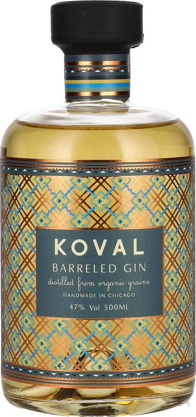 drinks 桌布 壁紙 — 一個透明玻璃瓶的Koval Barreled Gin，帶有複雜幾何圖案標籤和黑色瓶蓋，裝滿金色液體。