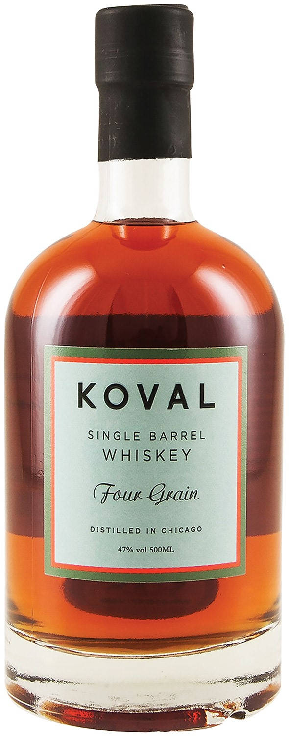 drinks 桌布 壁紙 — 一個透明玻璃瓶的Koval Single Barrel Four Grain Whiskey，琥珀色液體和黑色瓶蓋，白色背景。