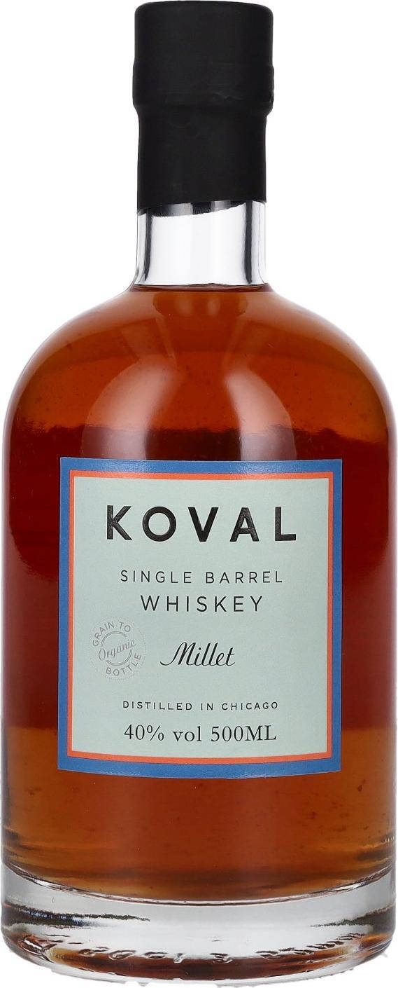 drinks 桌布 壁紙 — 一個透明玻璃瓶的Koval Single Barrel Whiskey，裝有琥珀色液體，簡約標籤上寫著「Millet」和「Distilled in Chicago」。