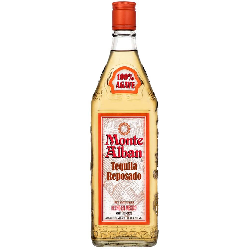 Drink 桌布 壁紙 — 一個透明玻璃瓶的Monte Alban Tequila Reposado，內有琥珀色液體和紅色瓶蓋，背景為白色。