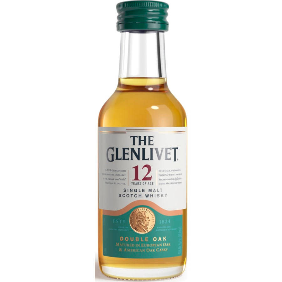 Drink 桌布 壁紙 — 一個透明玻璃瓶的The Glenlivet 12年單一麥芽蘇格蘭威士忌，帶有琥珀色液體和綠色蓋子，背景為白色。
